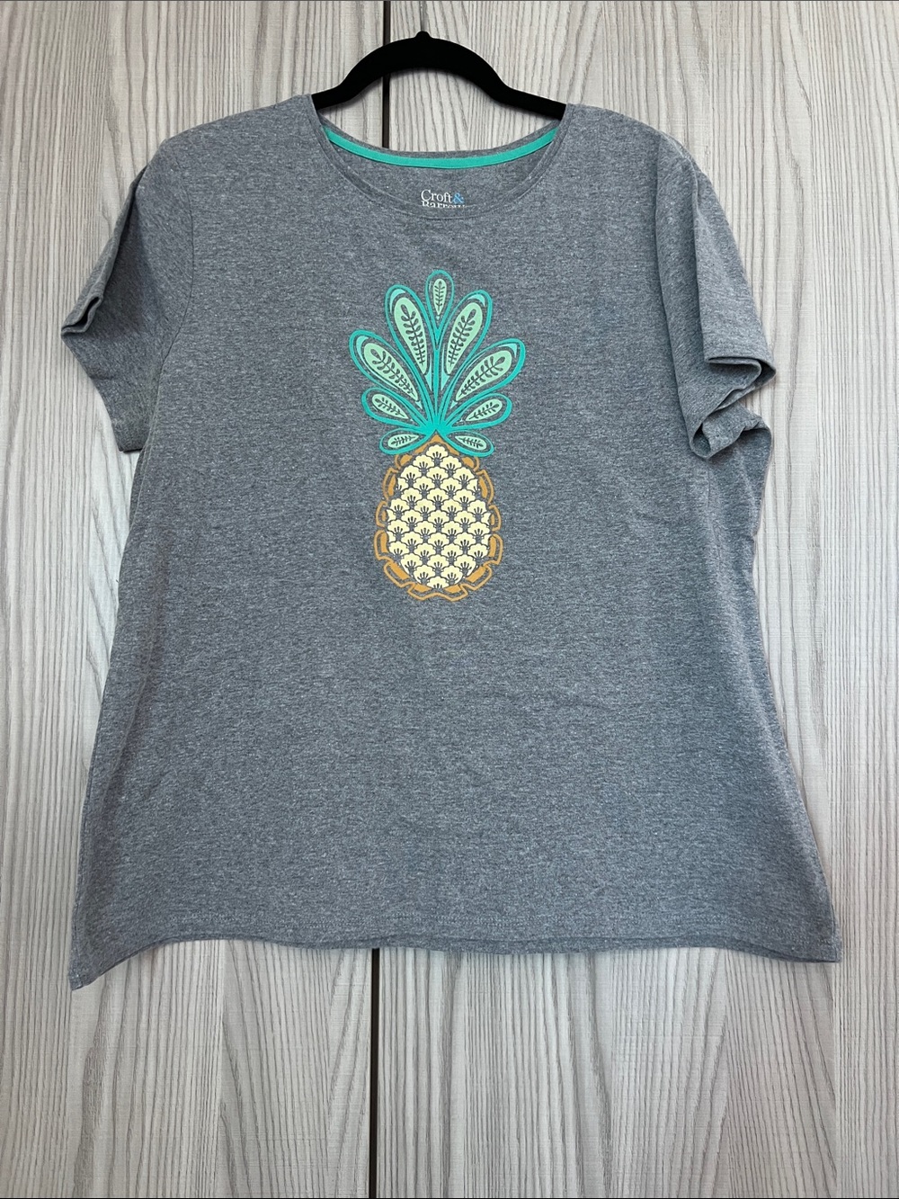 croft & barrow Gray Short-Sleeve Tee with Teal and Yellow Pineapple